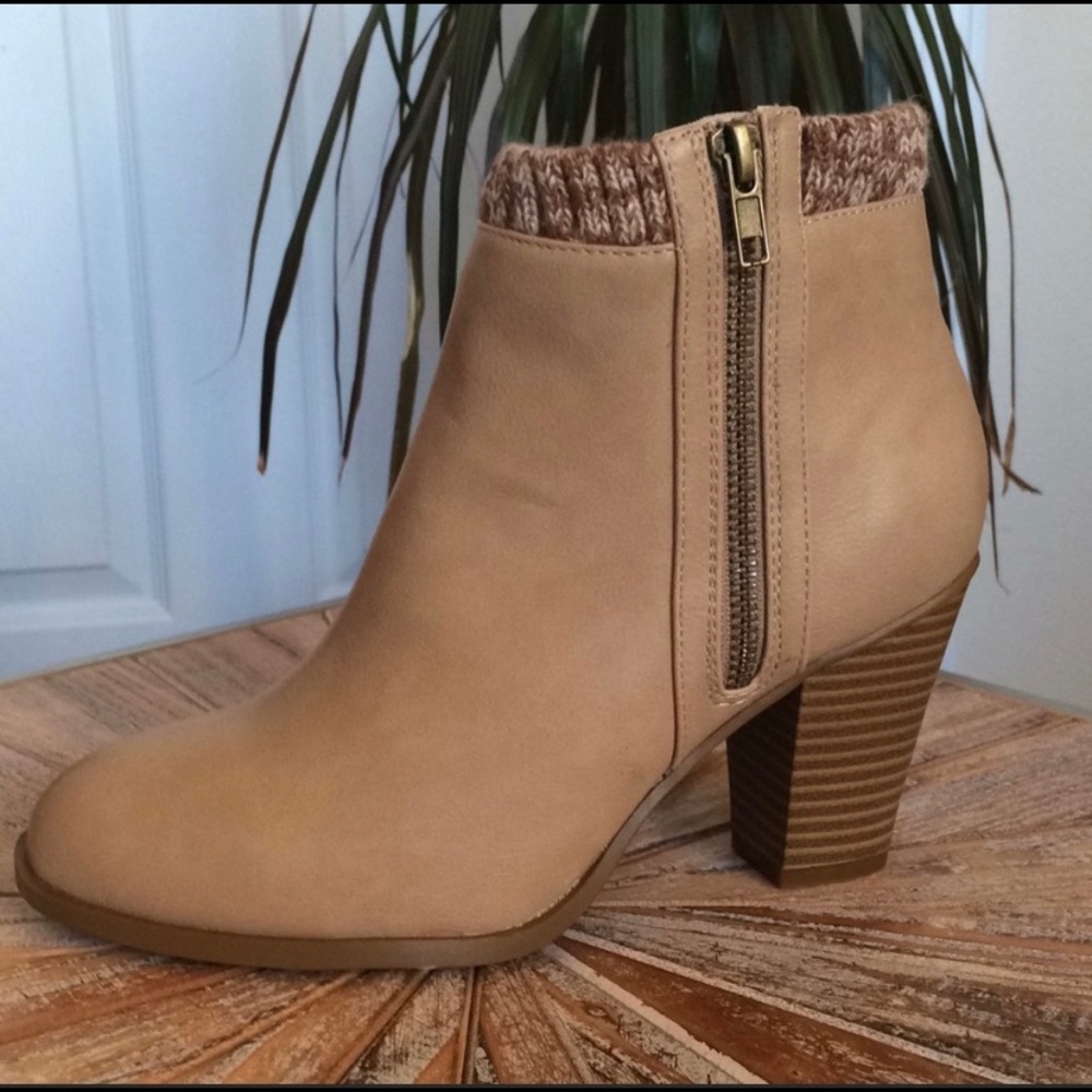 NIB Shoe Dazzle faux leather booties